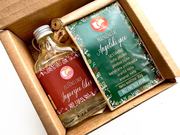 Darilni paket zeliščni liker ingver in praznični čaj