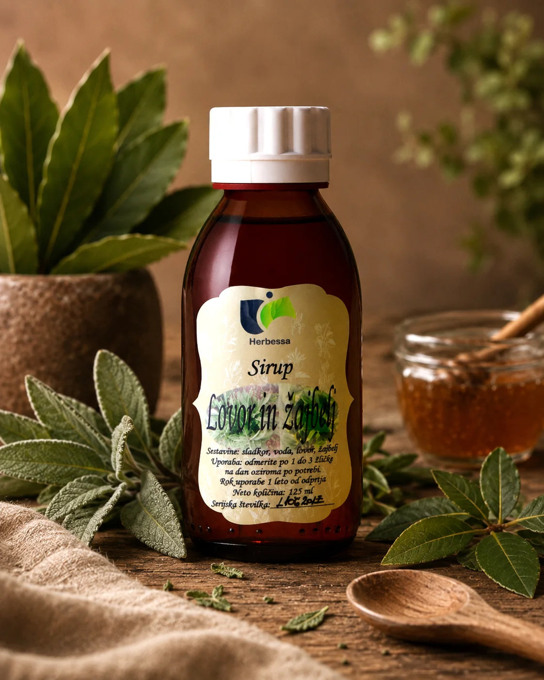 Sirup iz lovorja in žajblja - poskusite kombinacijo čudovite arome lovorjevega lista in antiseptičnega žajblja. Kašelj vam bo hvaležen!