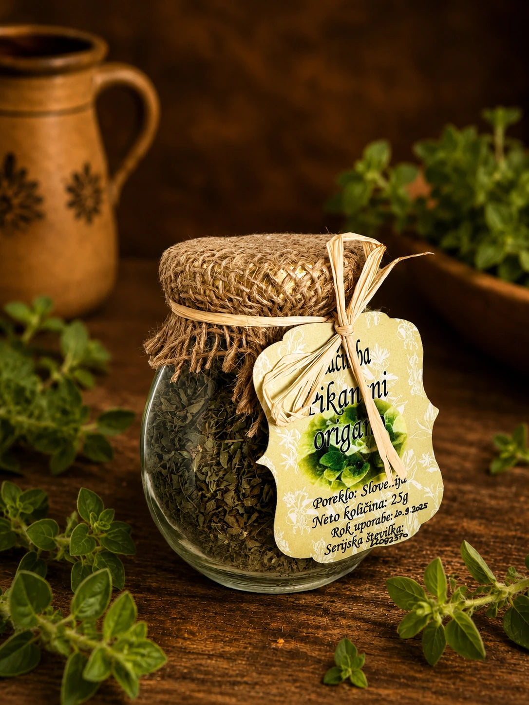 Pikantni origano je aromatična začimba za jedi, ki potrebujejo izrazitejši zeliščni okus z rahlo pikantno noto. Dobro se poda k omakam, pici, testeninam, zelenjavi, mesnim jedem in domači kuhinji.