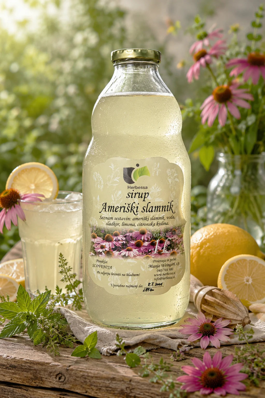 Sirup ameriški slamnik je osvežilen zeliščni sirup z ameriškim slamnikom, limono in citronsko kislino. Primeren je za pripravo napitka z vodo, dobro ohlajen pa se lepo poda k vsakodnevni uporabi.