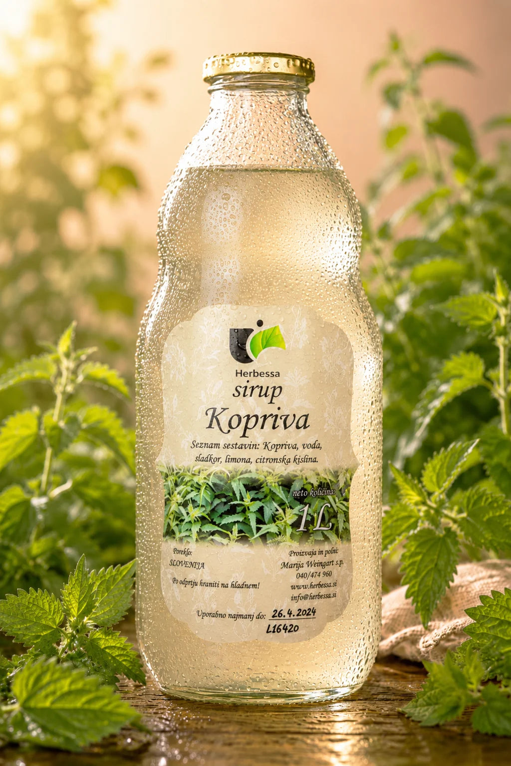 Zdravilna moč narave ujeta v literski flaški - to je naš koprivin sirup! Po starem ljudskem zdravilstvu je koprivin sirup zdravilna in osvežujoča pijača, ki se uporablja za marsikatero tegobo, predvsem pa za čiščenje krvi. Lokalni proizvod.