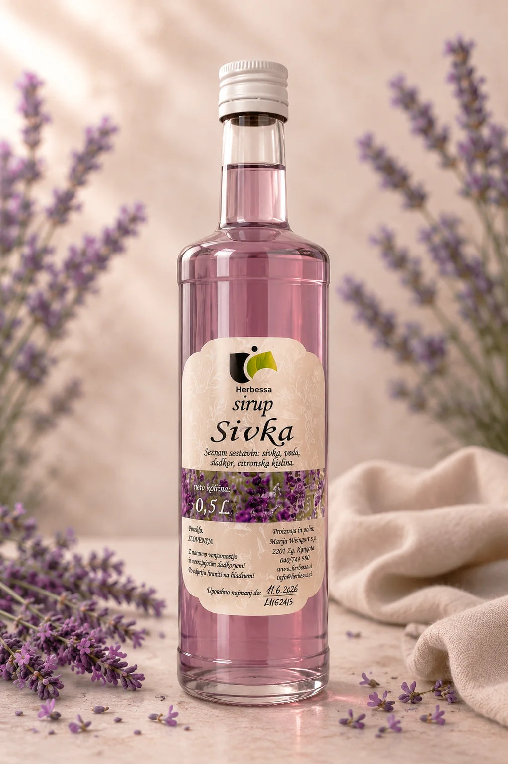 Sirup sivke je cvetlični sirup iz sivke, pripravljen za mešanje z vodo, limonado ali kot dodatek izbranim sladicam. Ima prepoznaven nežen okus sivke in lepo dopolni osvežilne poletne napitke.