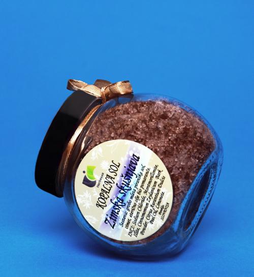 Vsi tisti, ki si vzamete čas za sebe in si napolnite vašo kad z vodo, veste da je kopalna sol pri takšnem užitku skorajda nepogrešljiva. Naj vam vonj cimeta in eterično olje sladke pomaranče pričarata nasmeh na obrazu. Blagodejno vpliva na kožo.